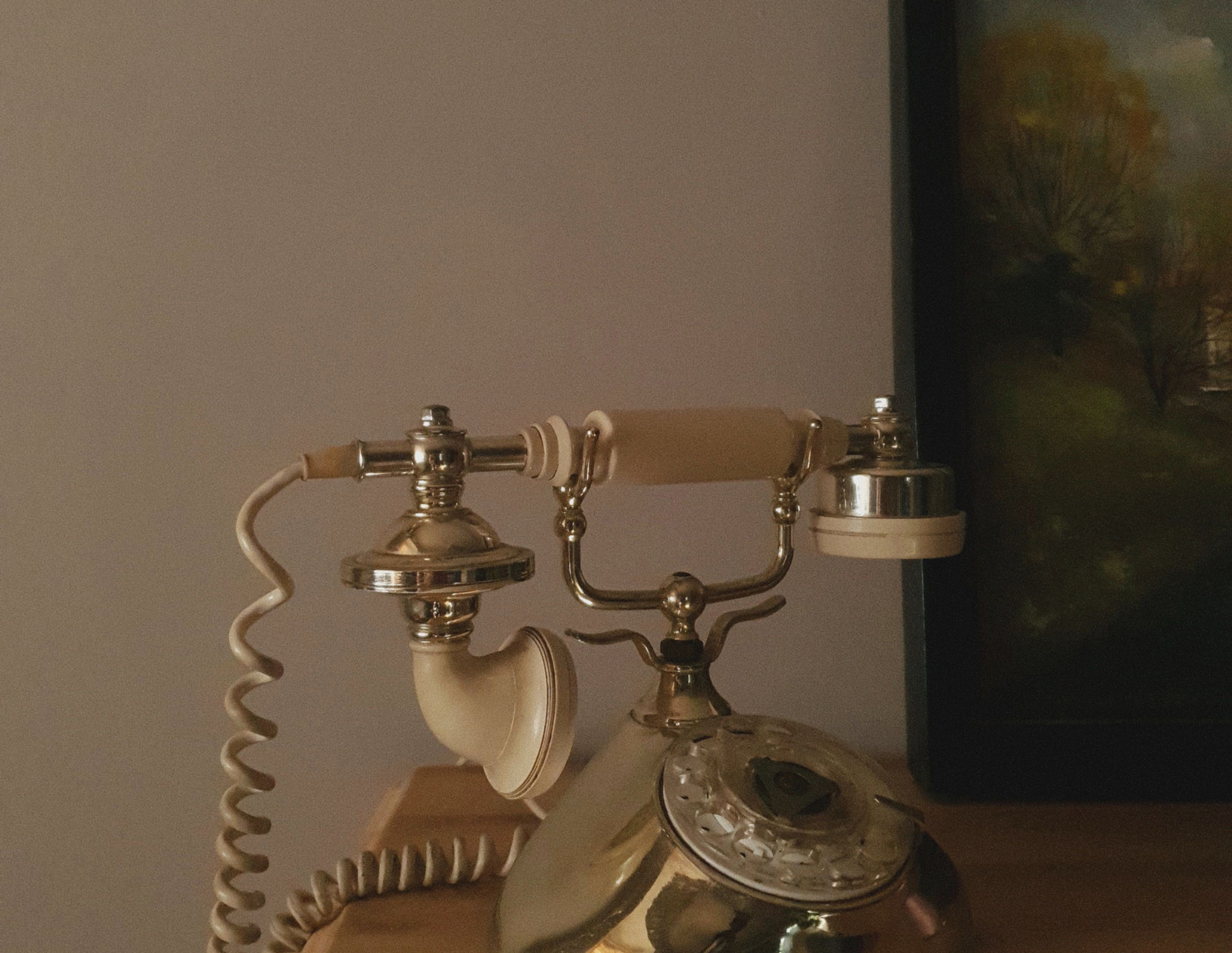 Vintage telephone at Katia Leite Aesthetics
